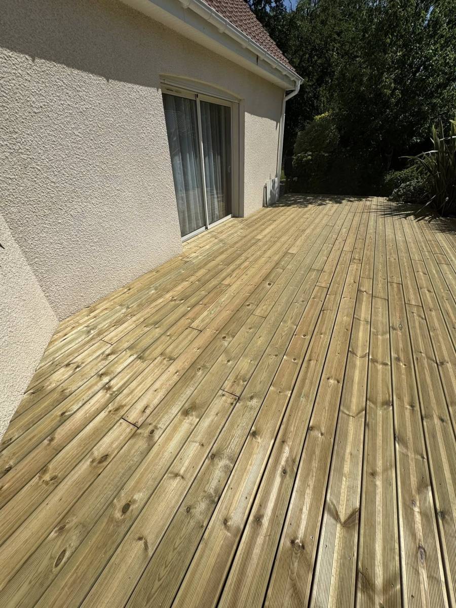 Artisan pour la fourniture et la pose d'une terrasse de 60 m² sur plots et lambourdes, avec lames en sapin sur Cany Barville 76