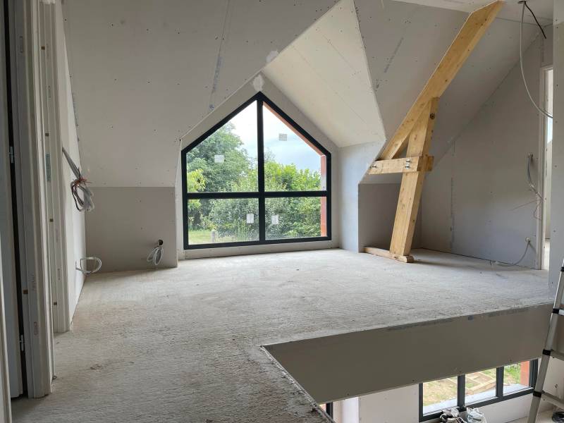 Artisan plaquiste spécialisé en maisons neuves sur Yvetot : Isolation, cloisons et plaques de plâtre pour cette construction neuve