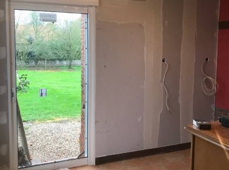 Vente et installation d'une fenêtre à galandage en alu avec volets roulants secteur Gruchet Le Valasse
