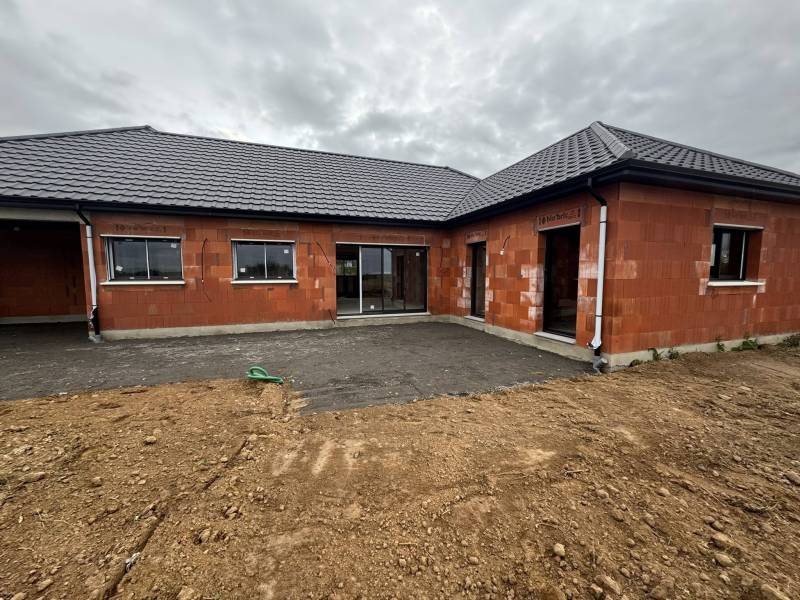 Artisan menuisier Terres de Caux : Pose de fenêtres et baies vitrées aluminium gris anthracite avec volets roulants intégrés