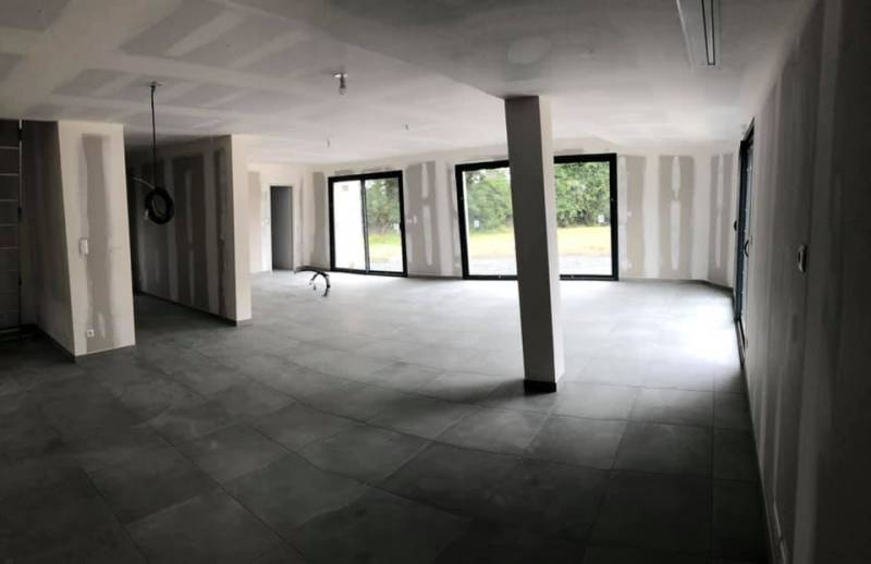 Société plaquiste secteur Lillebonne : Fourniture et pose de cloisons, isolation et placo pour cette maison neuve contemporaine